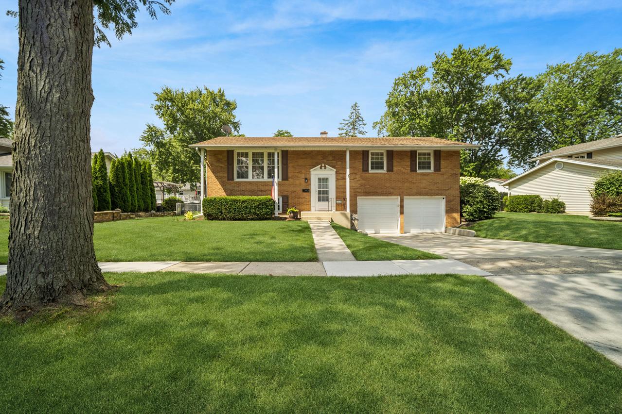 1305 E Sanborn Dr., Palatine, IL 60074