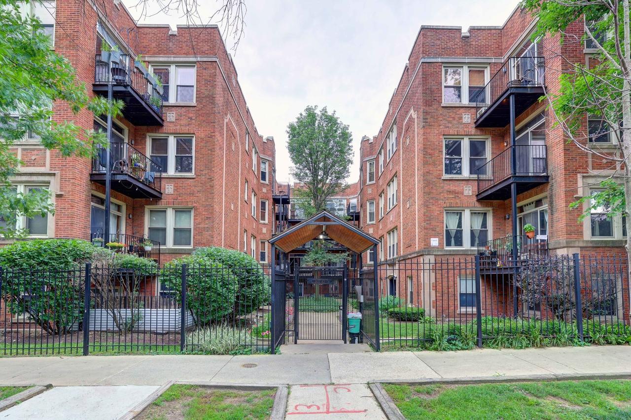 1663 W Pratt Blvd. #2, Chicago, IL 60626