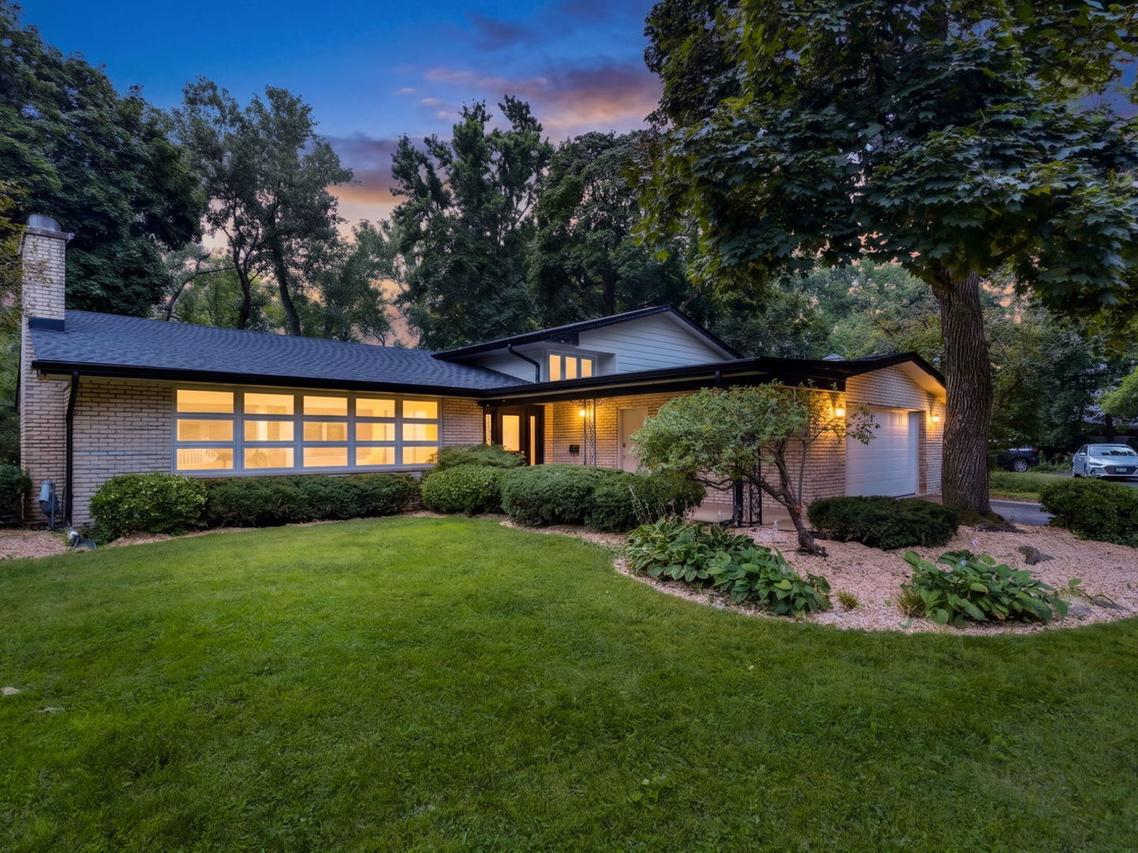 1441 Sequoia Tr., Glenview, IL 60025
