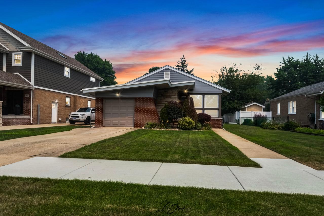 10029 S Central Park Ave., Evergreen Park, IL 60805