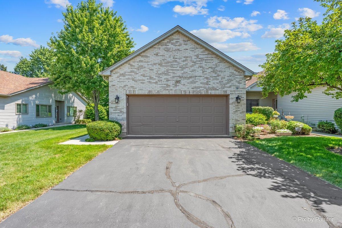 107 Fawn Ln., Elgin, IL 60120