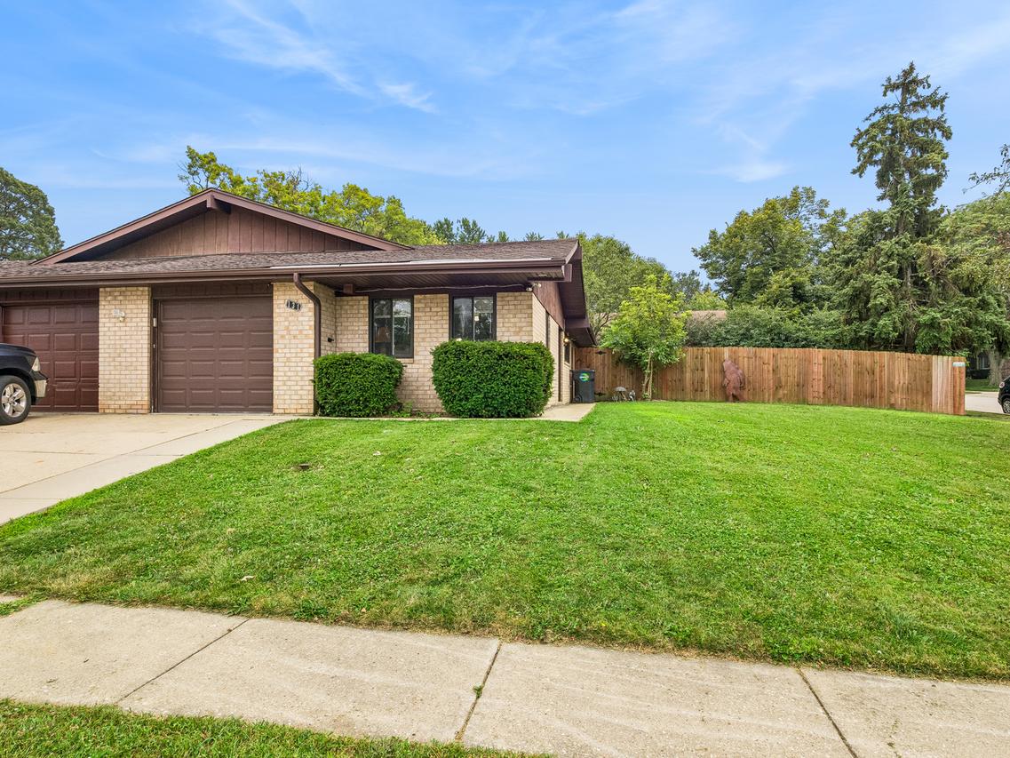 131 Innsbrook Dr., Streamwood, IL 60107