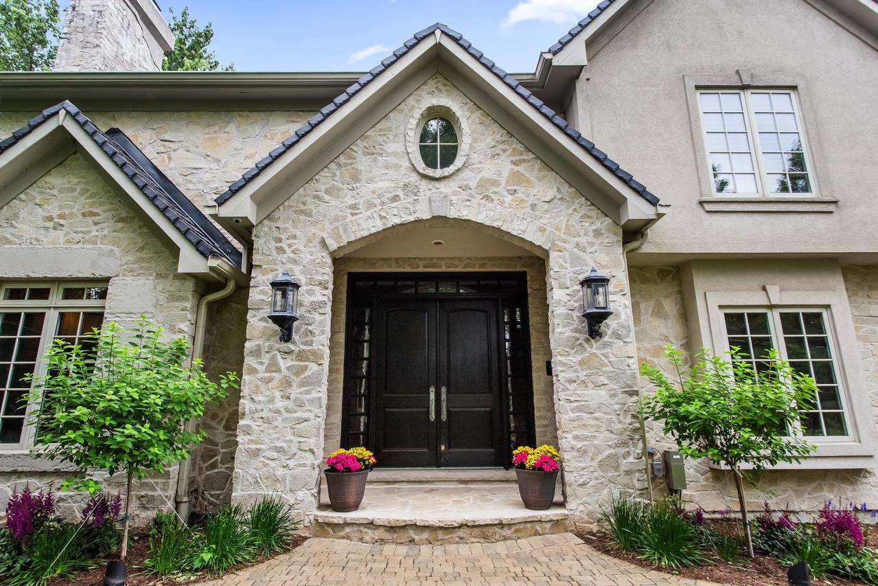 610 Grant Ct., Burr Ridge, IL 60527