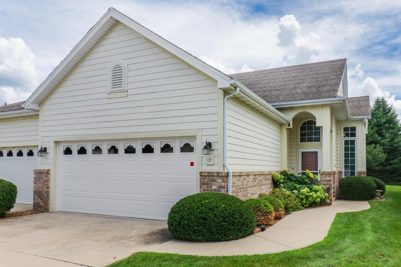 17 Grape Vine Ln., Bloomington, IL 61704