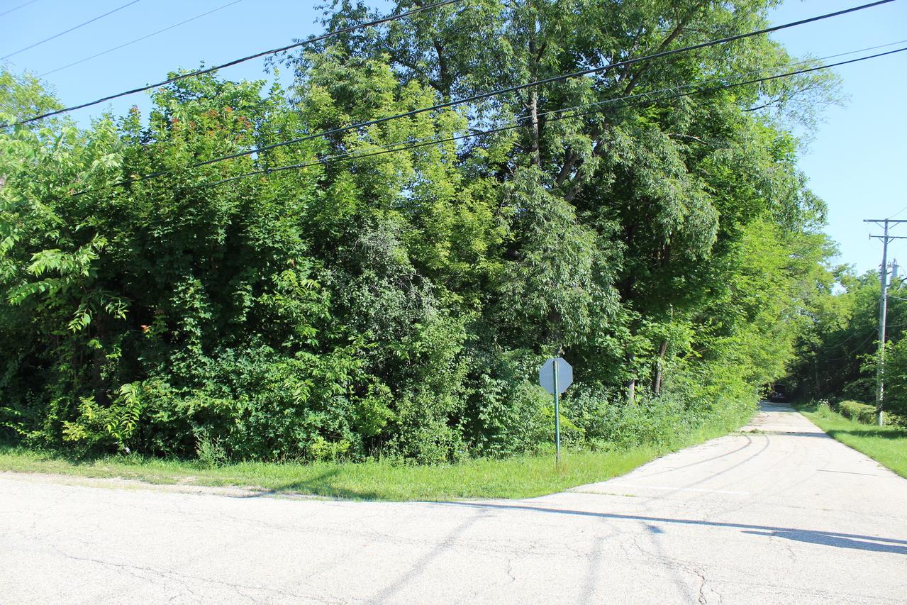 31918 Hillside Dr., Lakemoor, IL 60051