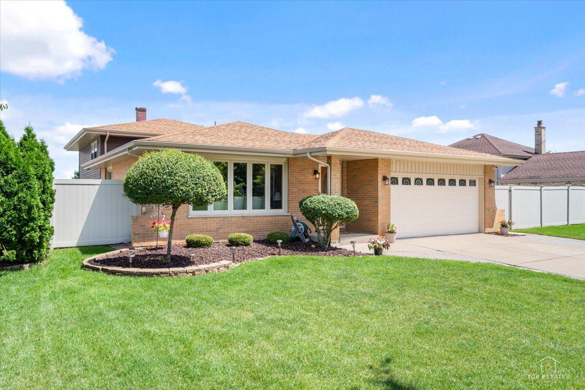 8124 Nottingham Rd., Tinley Park, IL 60477