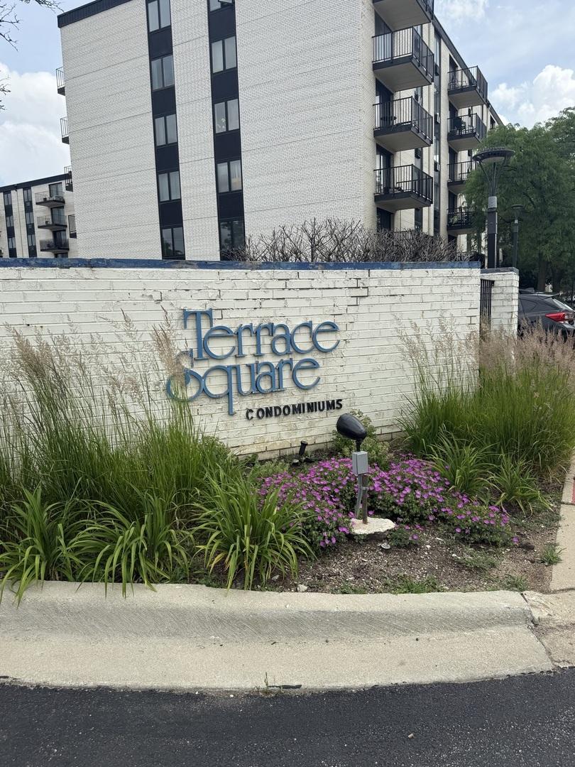 9701 Dee Rd. #4K, Niles, IL 60714