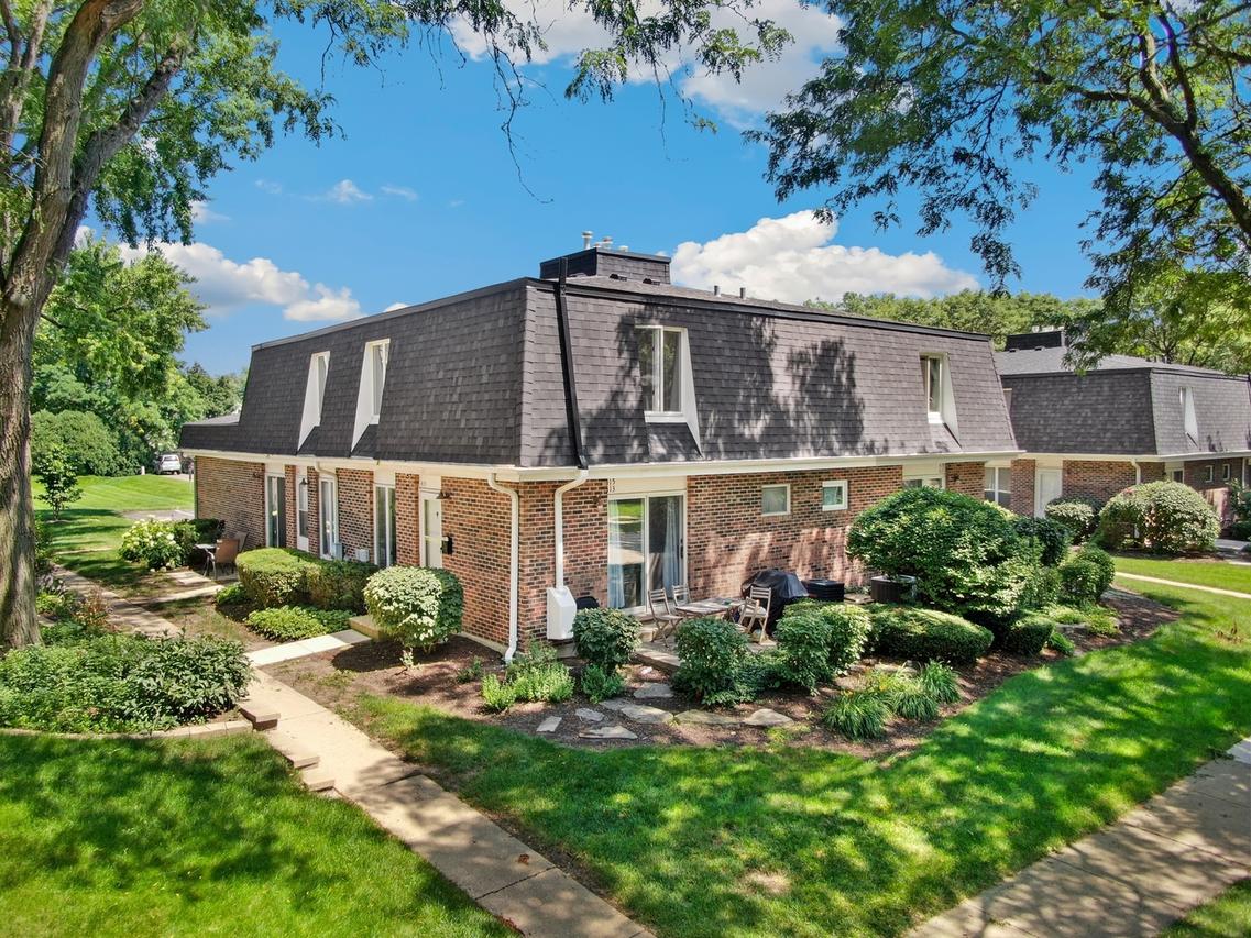 415 Sunnybrook Ln., Wheaton, IL 60187