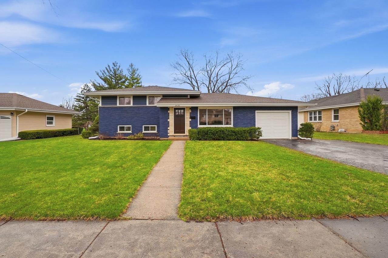 1430 E Emmerson Ln., Mount Prospect, IL 60056
