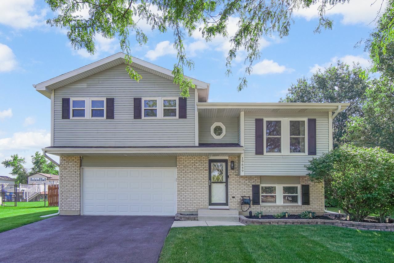 19649 S Arran Dr., Frankfort, IL 60423