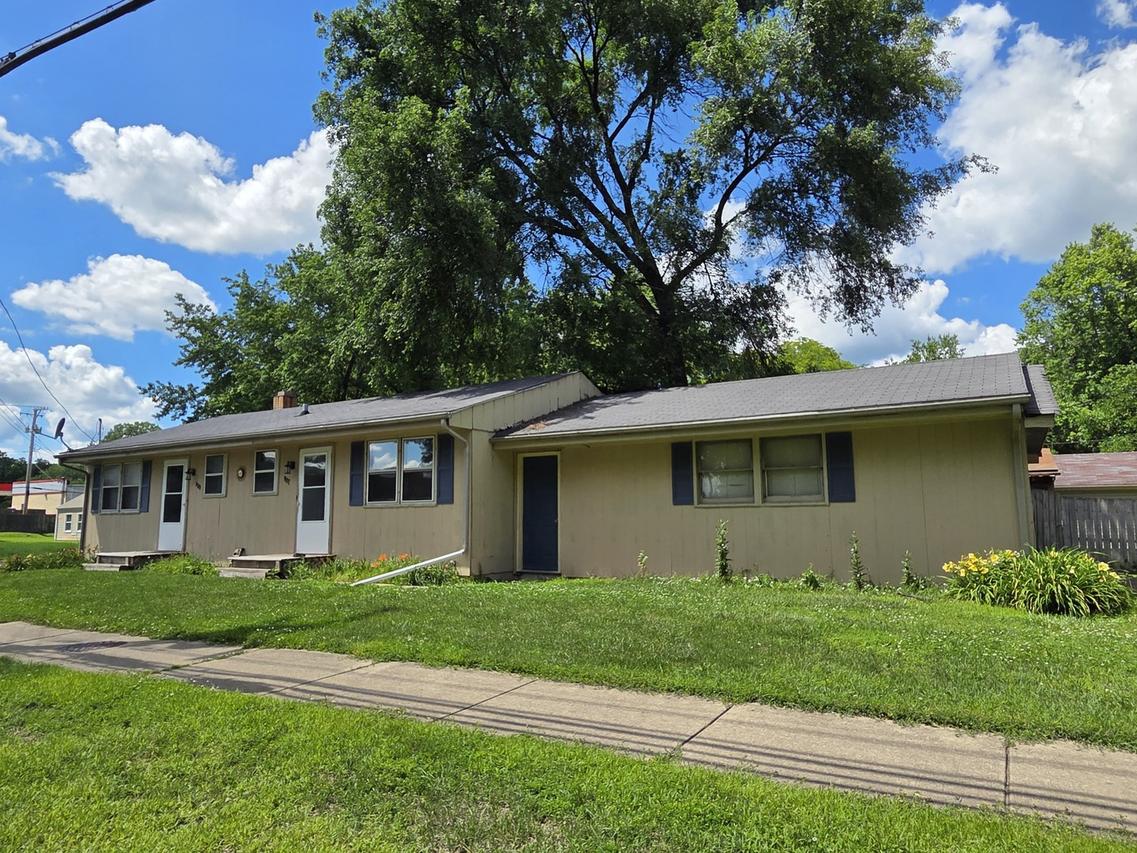 927-929 Halsted Rd., Rockford, IL 61103
