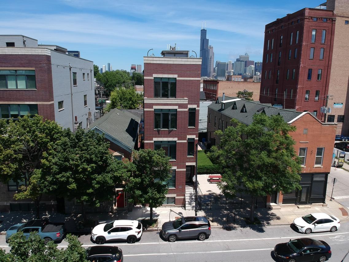 556 W 18th St., Chicago, IL 60616