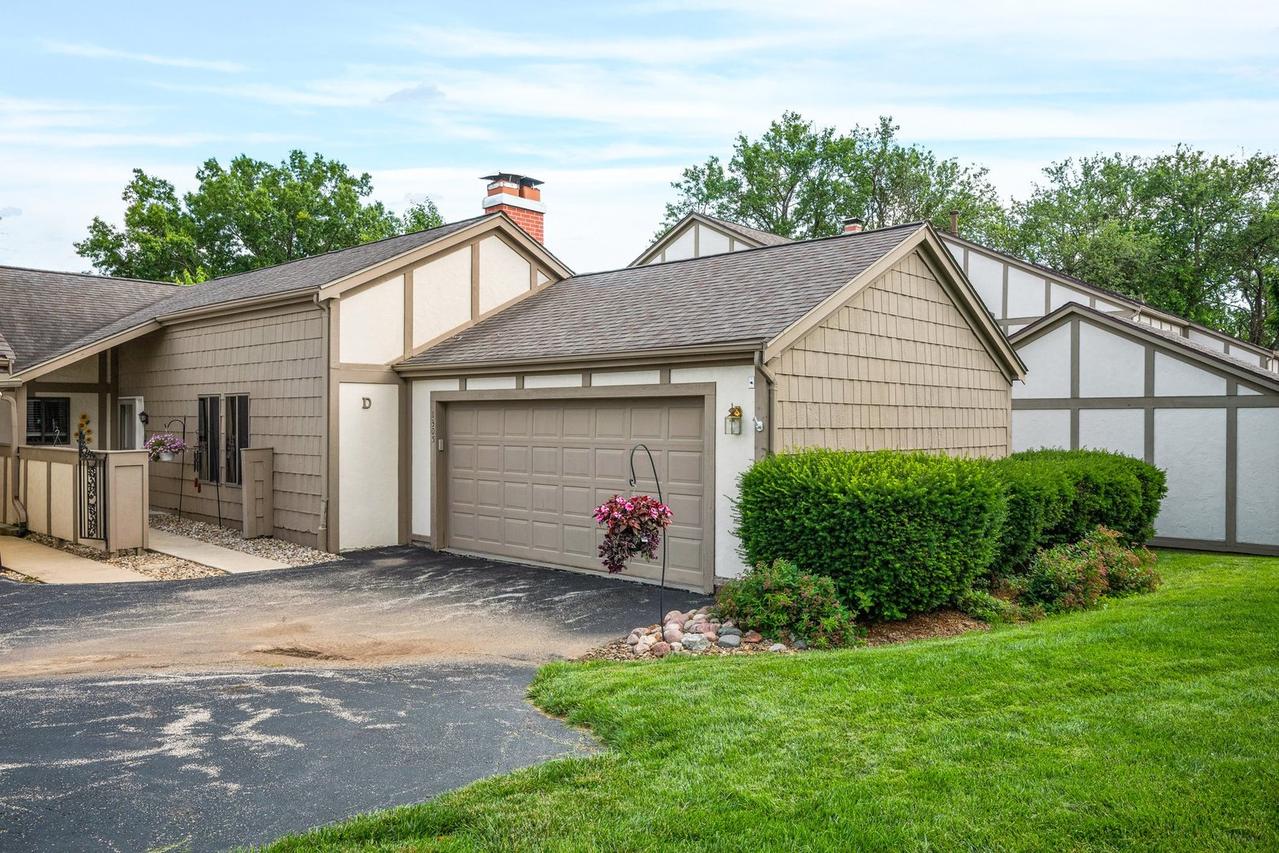 1305 Kingsridge Ct. #D, Normal, IL 61761
