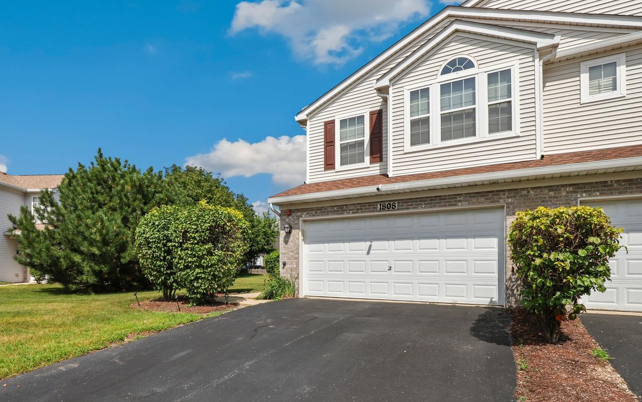 1808 Candlelight Cir., Montgomery, IL 60538