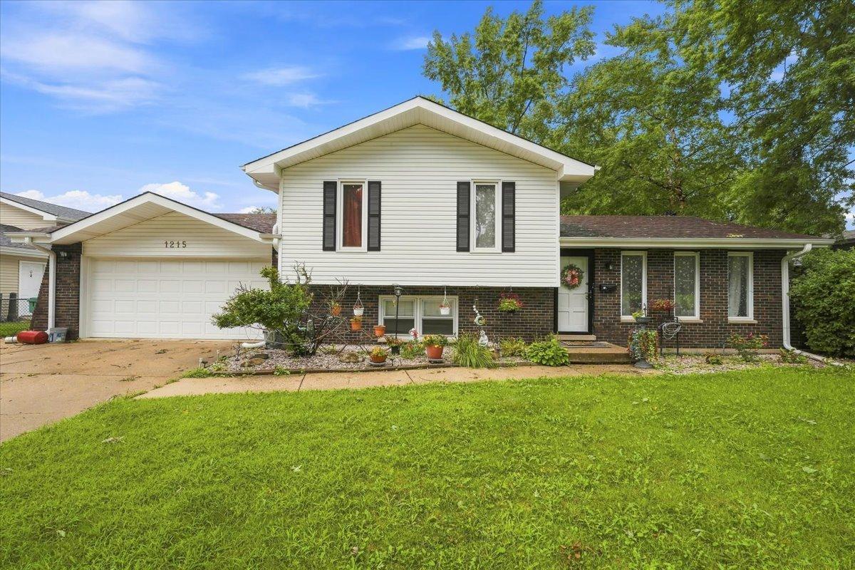 1215 Devonshire Dr., Joliet, IL 60435