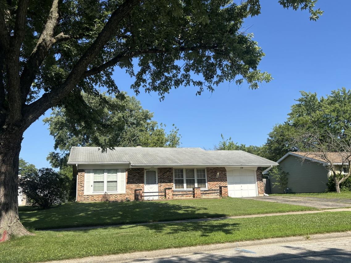 104 Springhill Dr., Bolingbrook, IL 60440