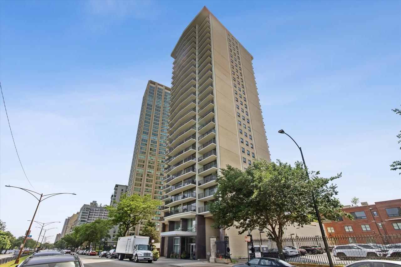 3470 N Lake Shore Dr. #22B, Chicago, IL 60657