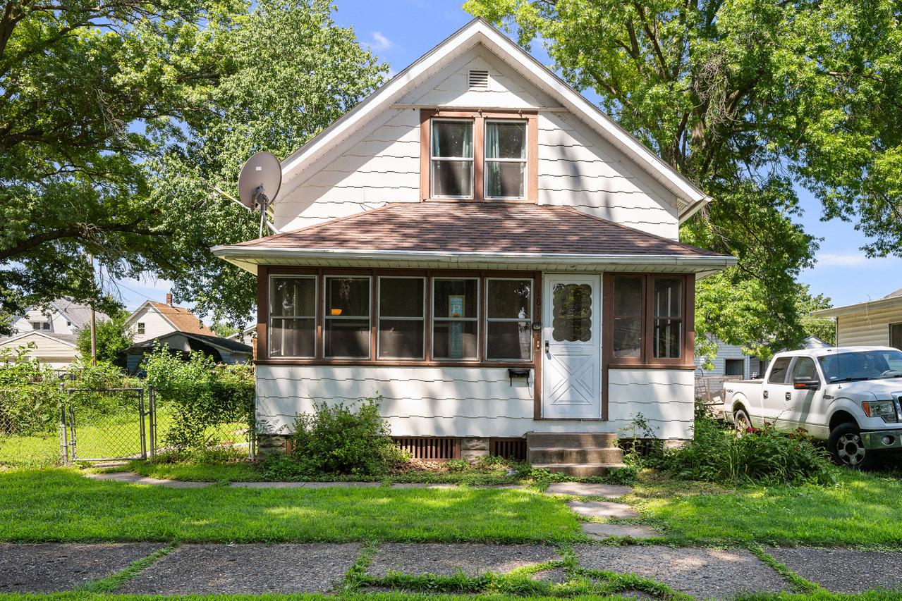 1815 4th St., Moline, IL 61265