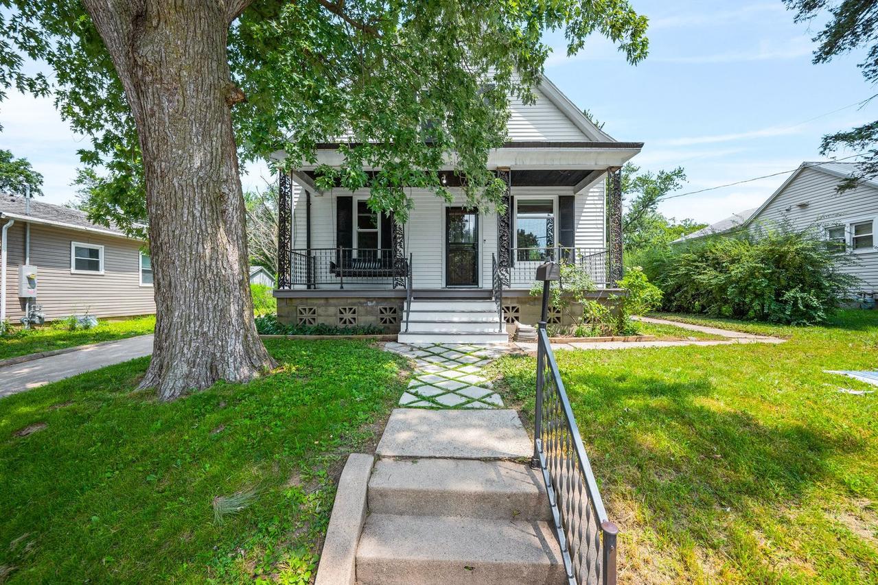 1108 S Clayton St., Bloomington, IL 61701