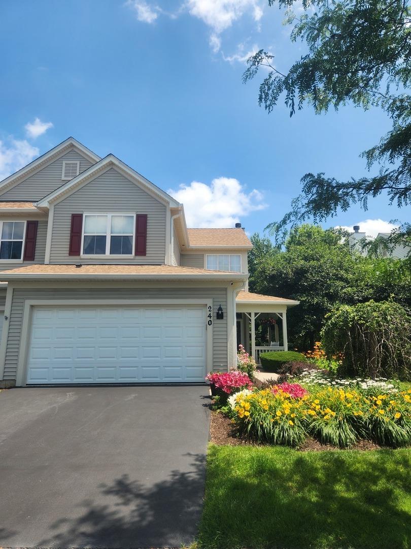 240 Grand Ridge Rd., St. Charles, IL 60175