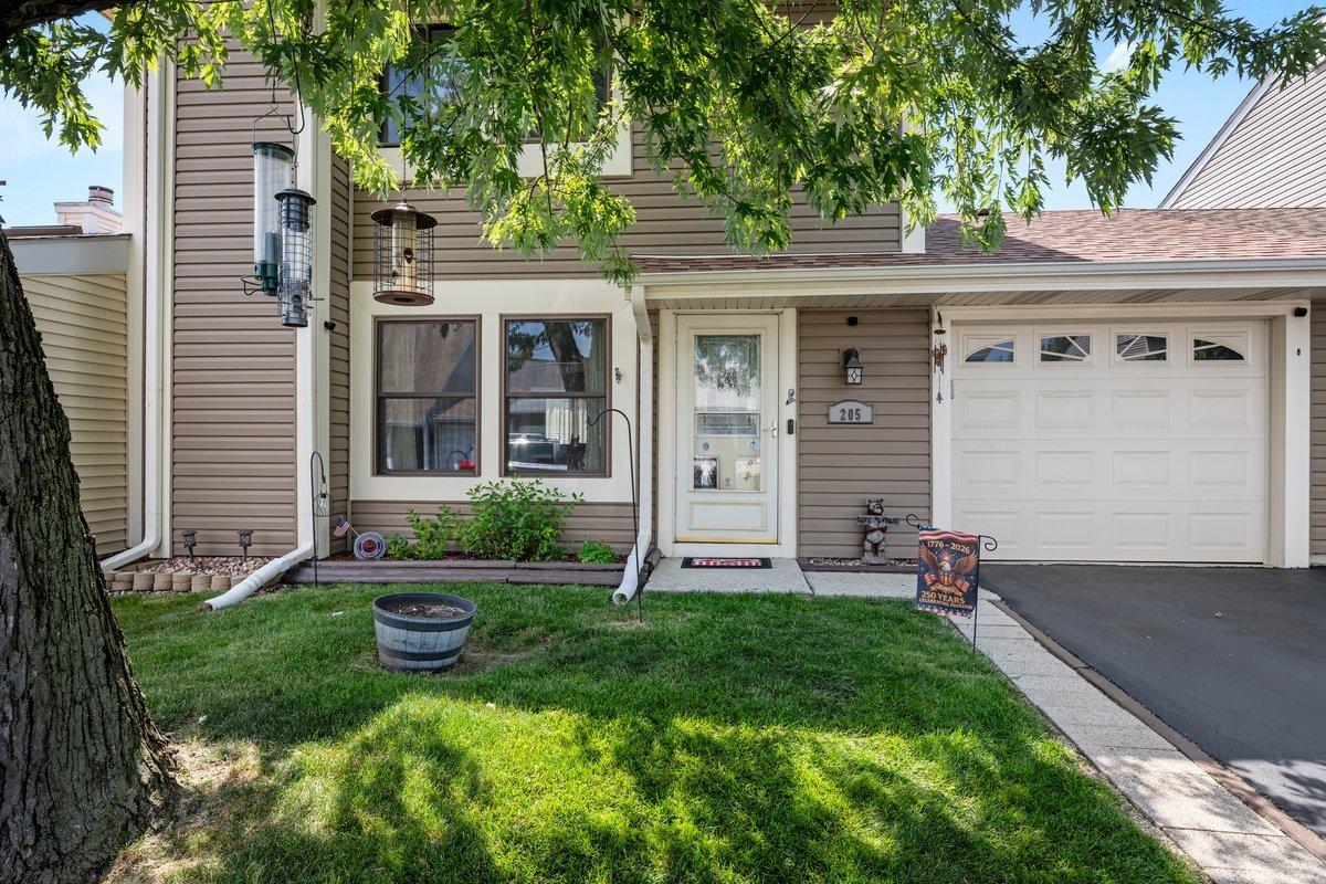 205 Robbin Dr., Romeoville, IL 60446