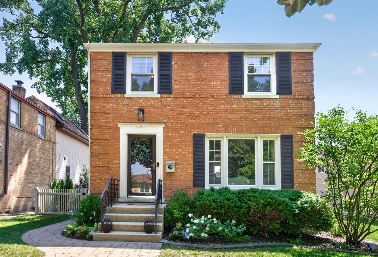 221 N Chester Ave., Park Ridge, IL 60068