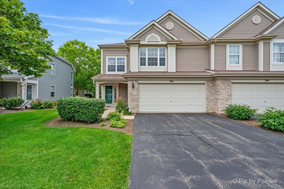 596 Yorkshire Ln., Pingree Grove, IL 60140