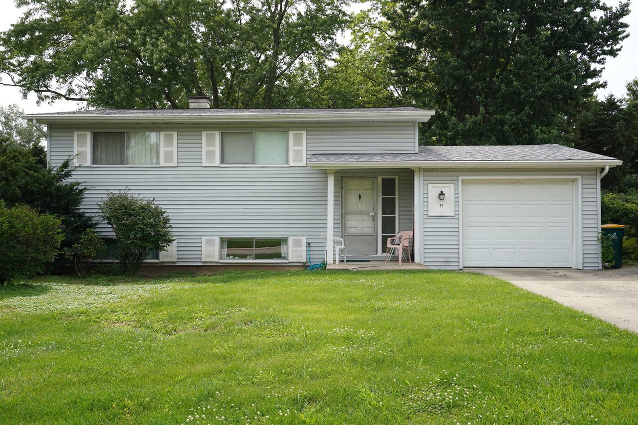 31 Circle Dr., Montgomery, IL 60538