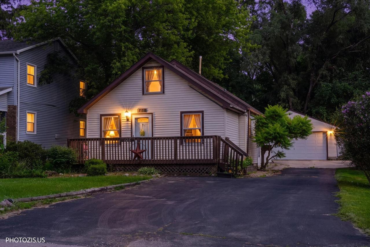 126 W 3rd Ave., New Lenox, IL 60451