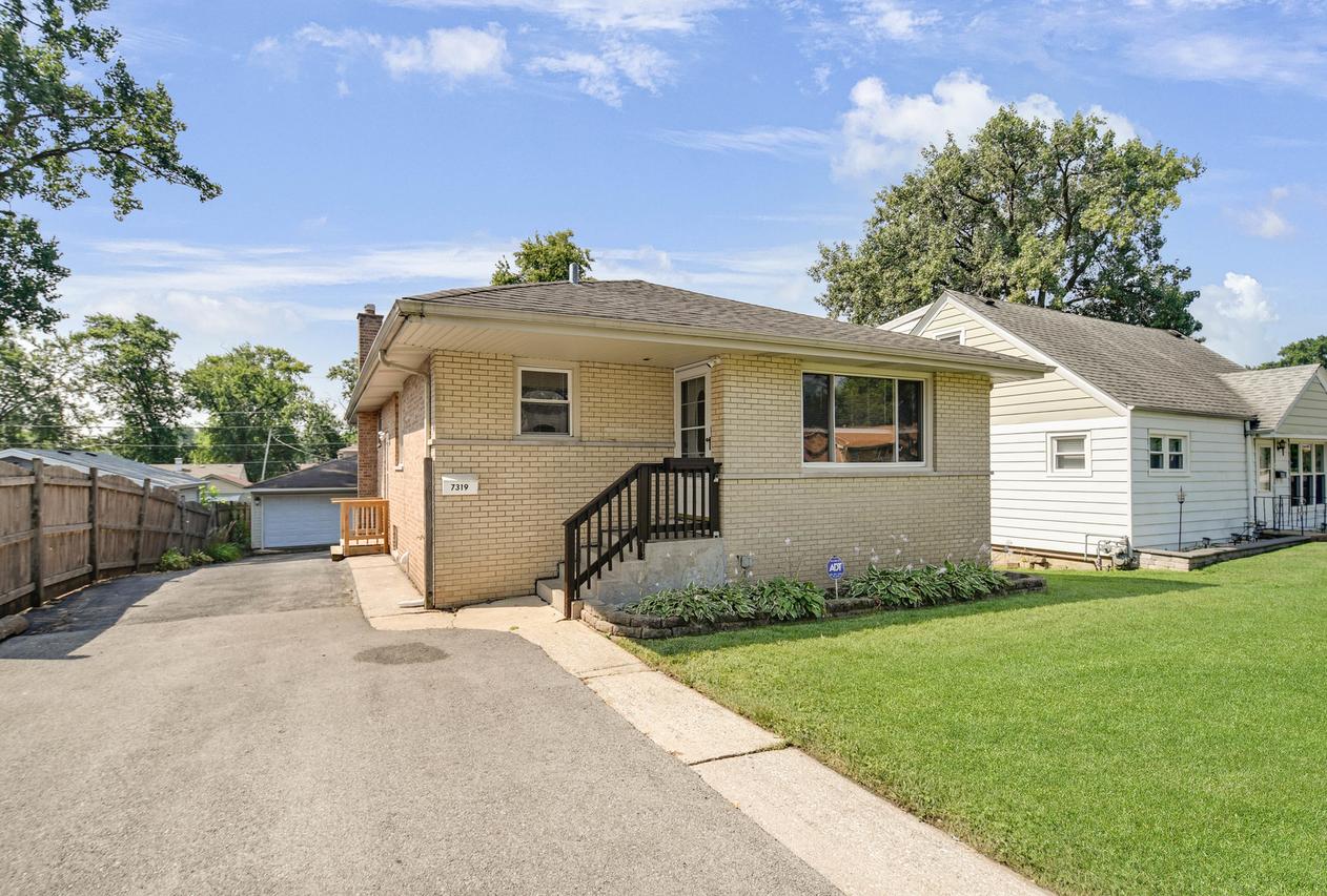 [Address Hidden by Seller], Worth, IL 60482