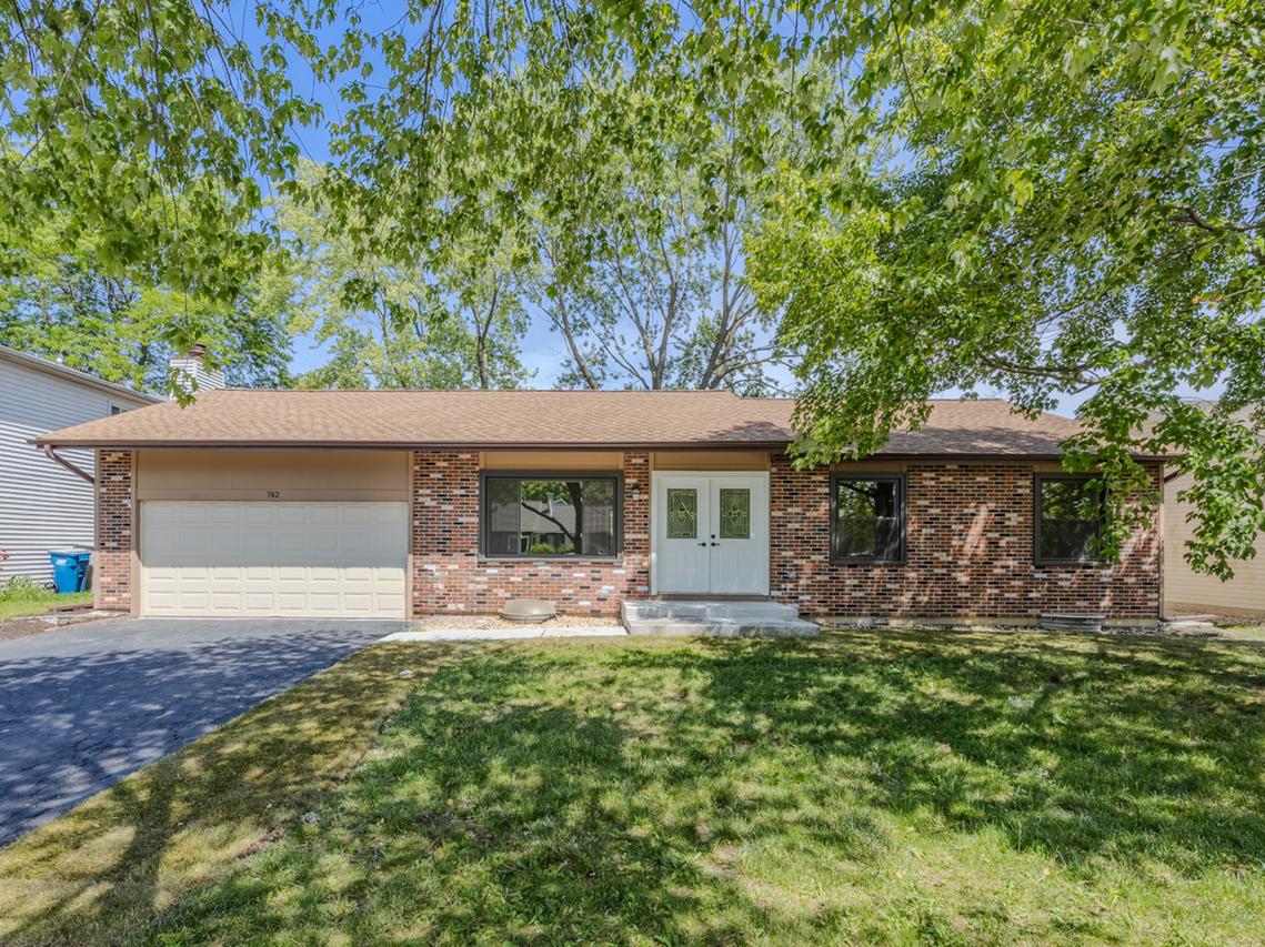 742 Voyager Dr., Bartlett, IL 60103