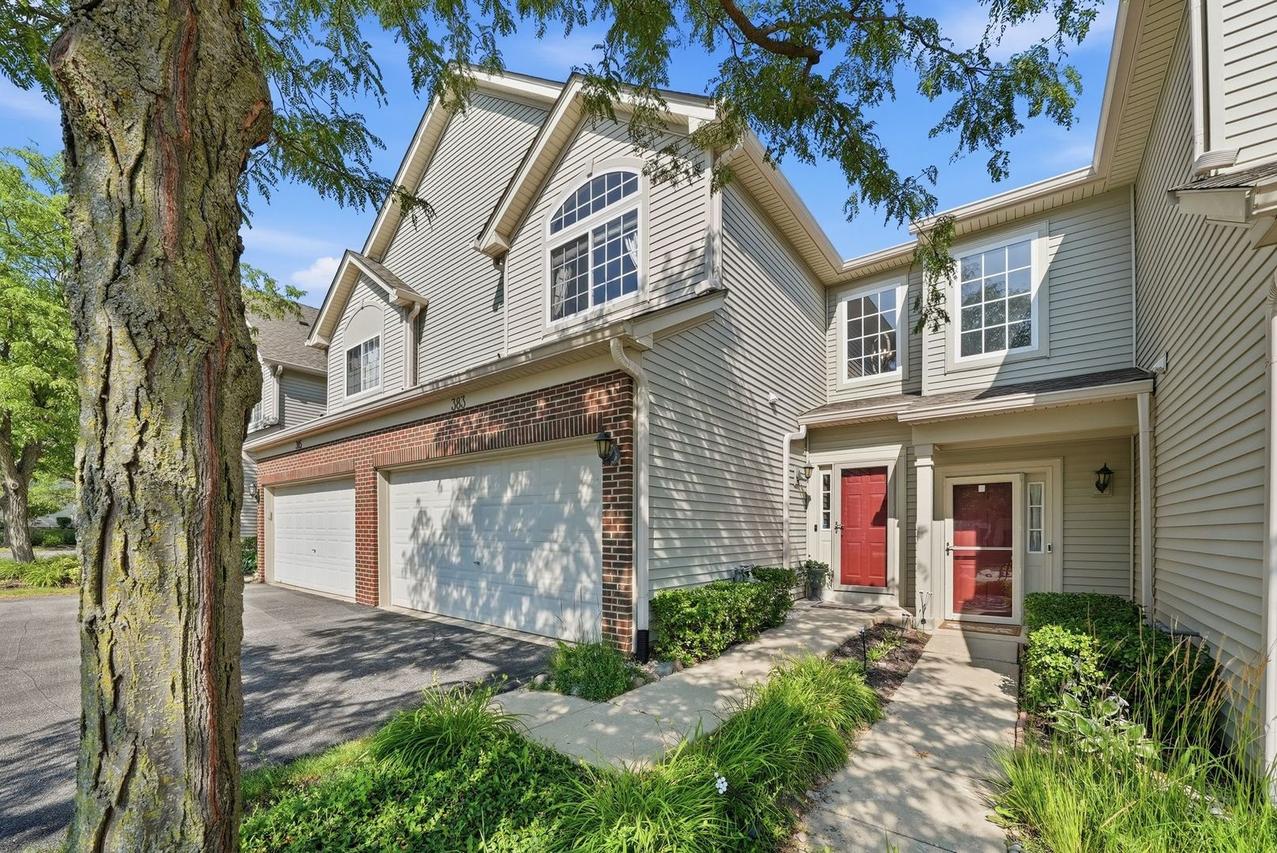 383 Jamestown Ct., Aurora, IL 60502