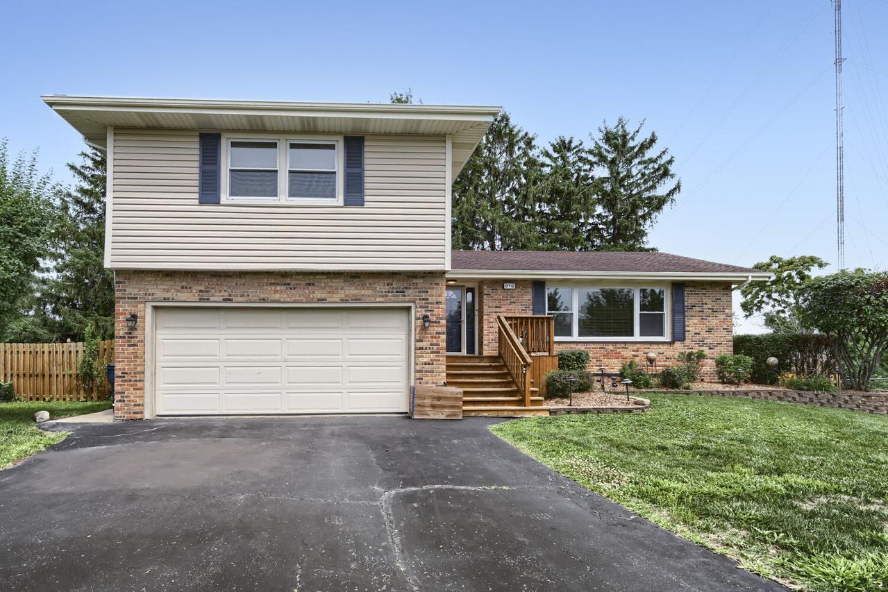 816 W Heritage Dr., Addison, IL 60101