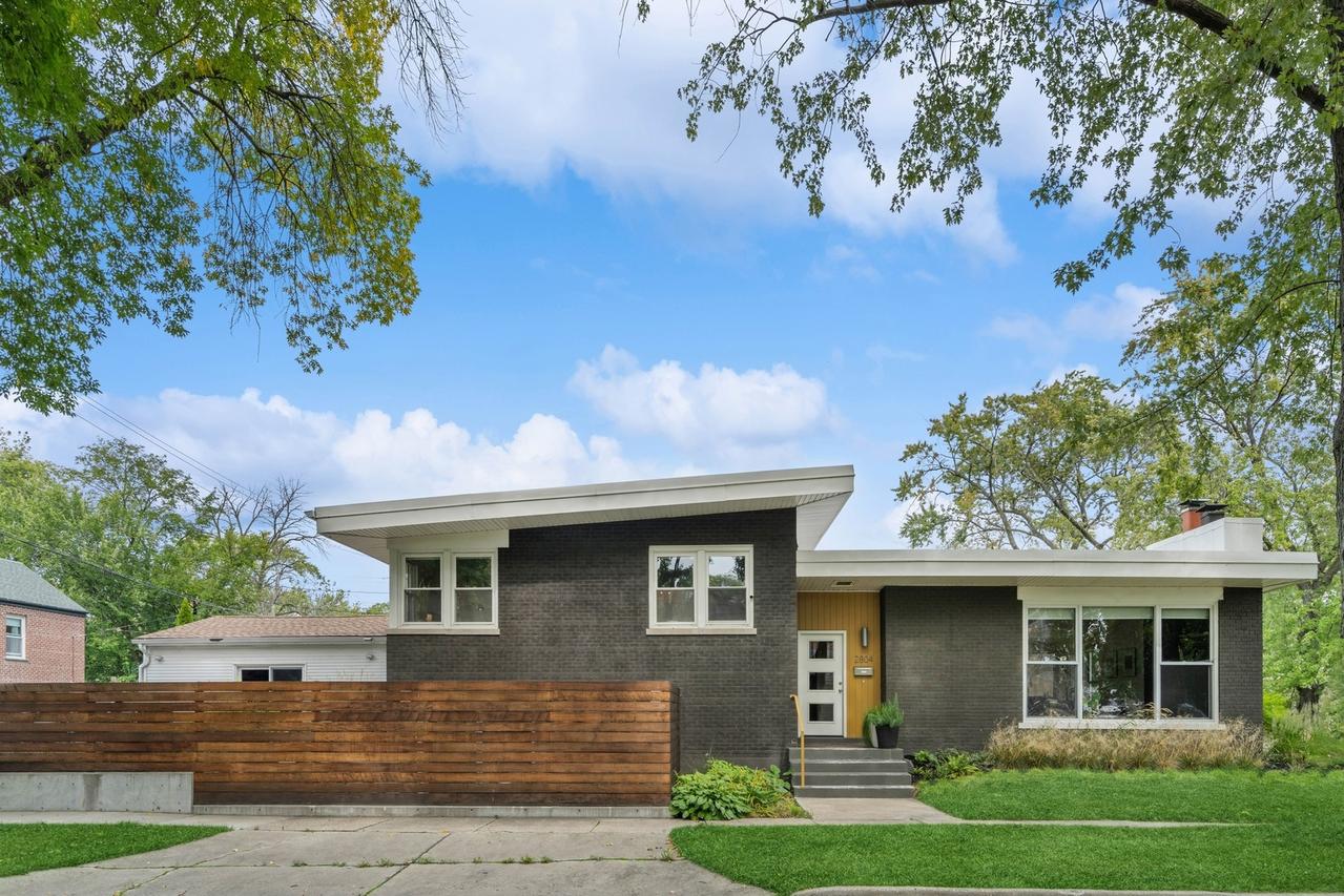 2804 W Rascher Ave., Chicago, IL 60625