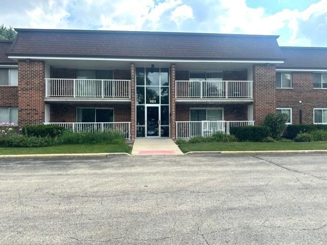 1101 Mercury Dr. #1D, Schaumburg, IL 60193
