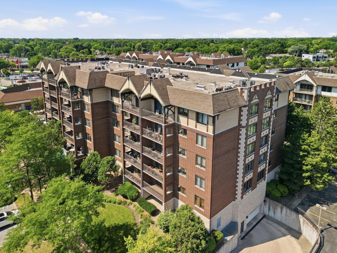 10 S Wille St. #209, Mount Prospect, IL 60056