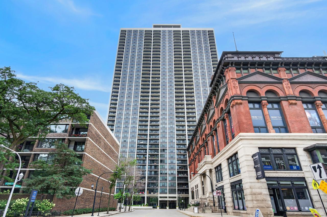 1560 N Sandburg Ter. #1905J, Chicago, IL 60610