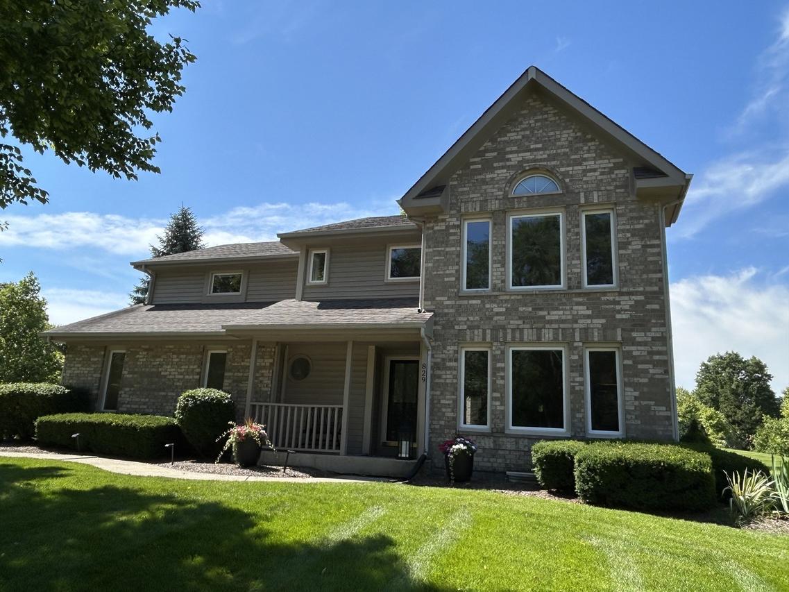 829 Kent Cir., Bartlett, IL 60103