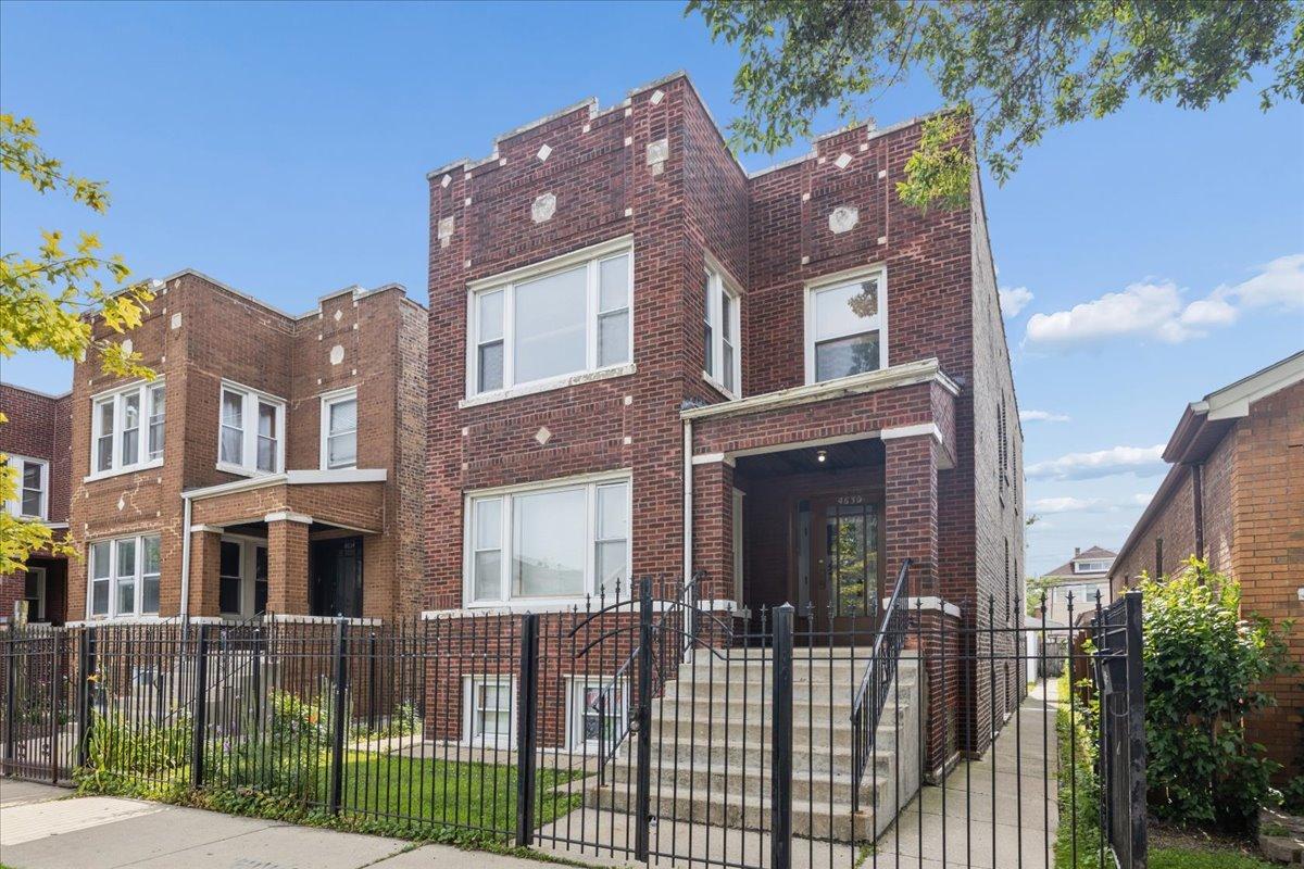 4630 S Sawyer Ave., Chicago, IL 60632