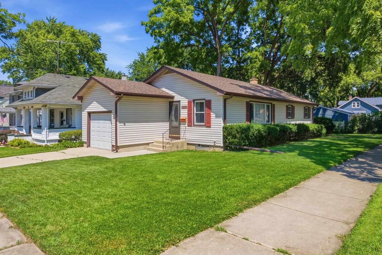1003 Bellevue Ave., Elgin, IL 60120