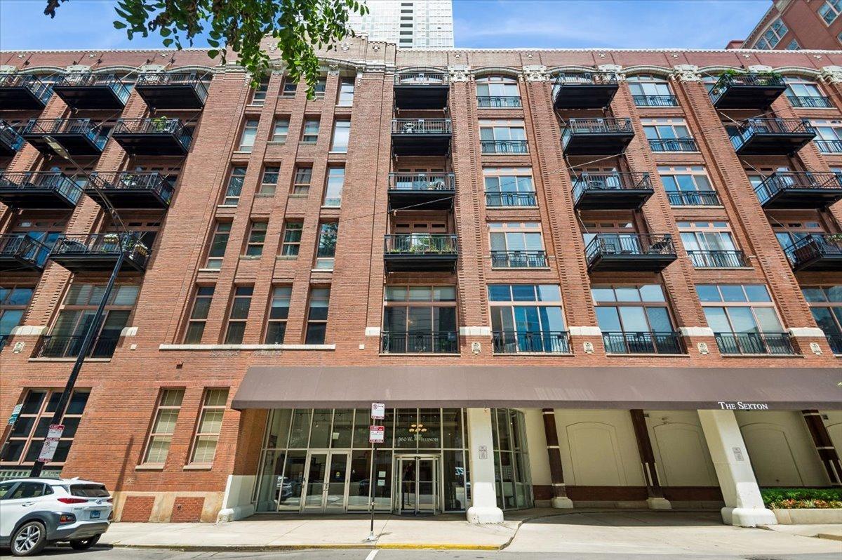 360 W Illinois St. #312, Chicago, IL 60654