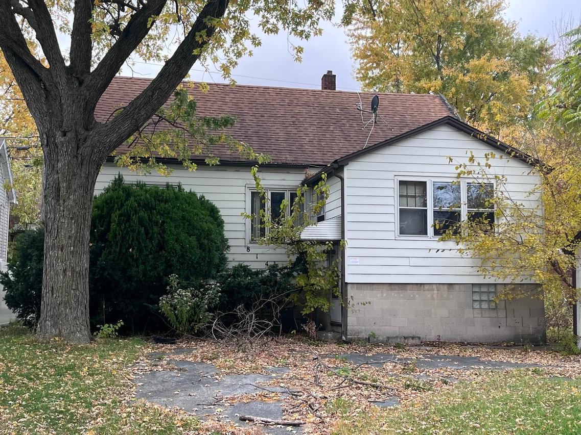 814 Greenbay Ave., Calumet City, IL 60409