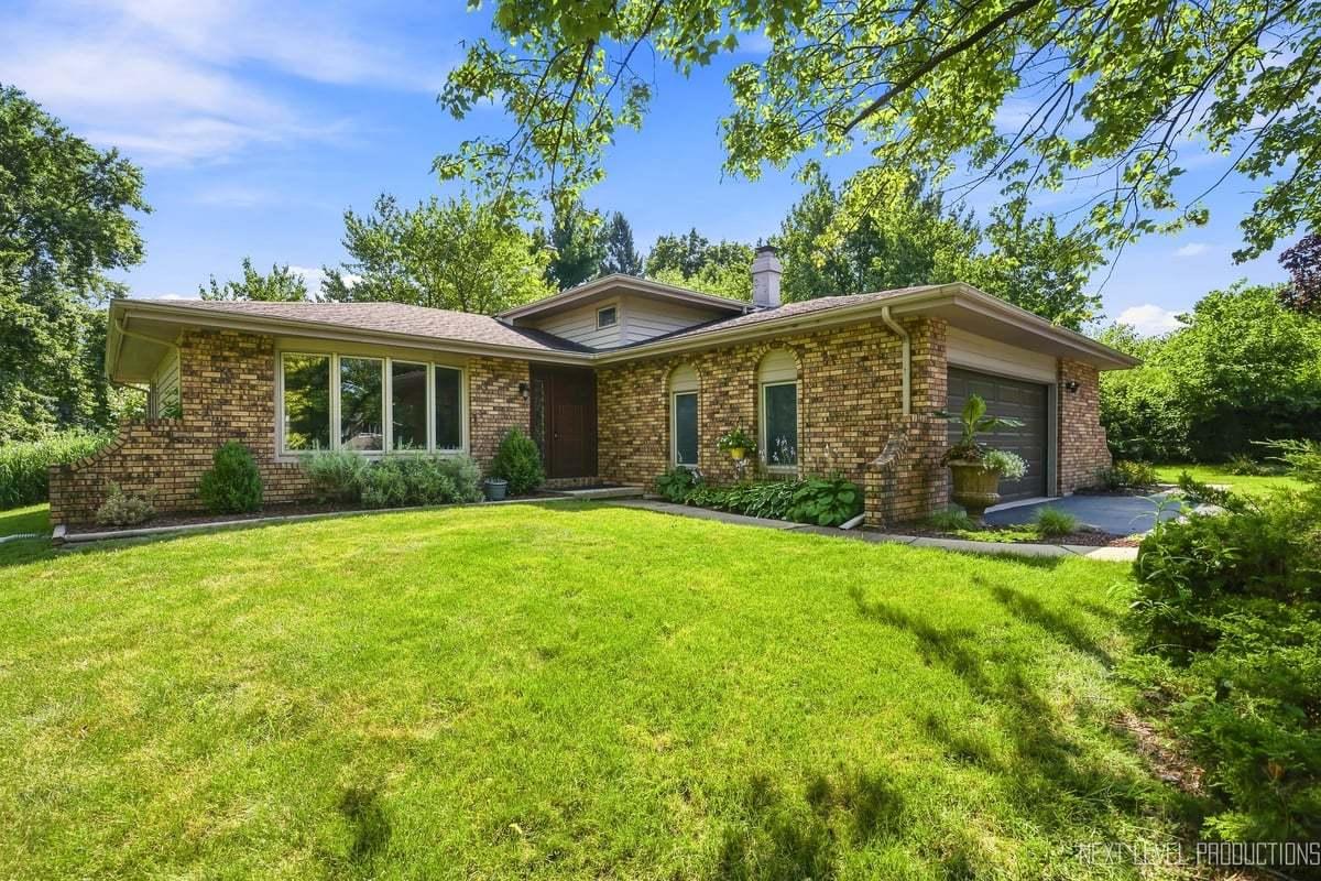 4N849 White Pine Ln., St. Charles, IL 60175