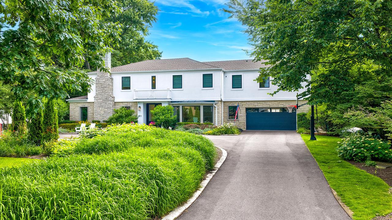 911 Oak Dr., Glencoe, IL 60022
