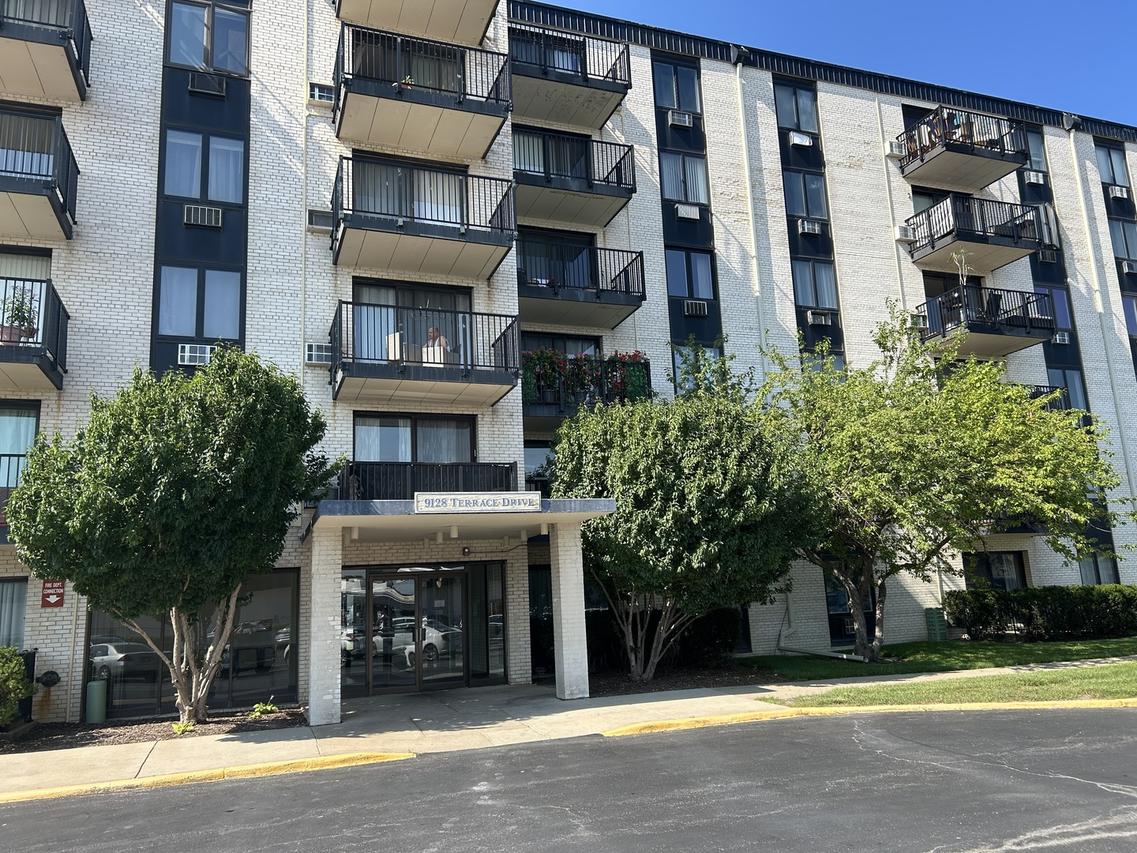 9128 W Terrace Dr. #1N, Niles, IL 60714