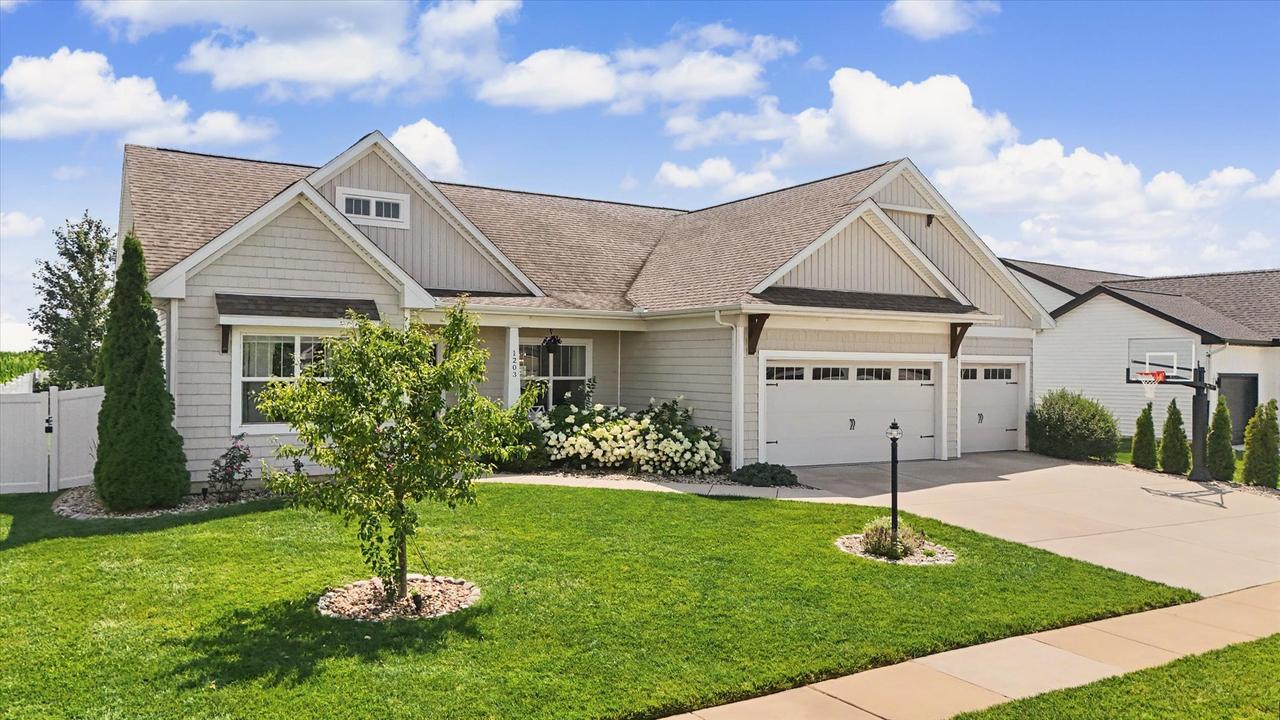 1203 Morningside Ln., Mahomet, IL 61853