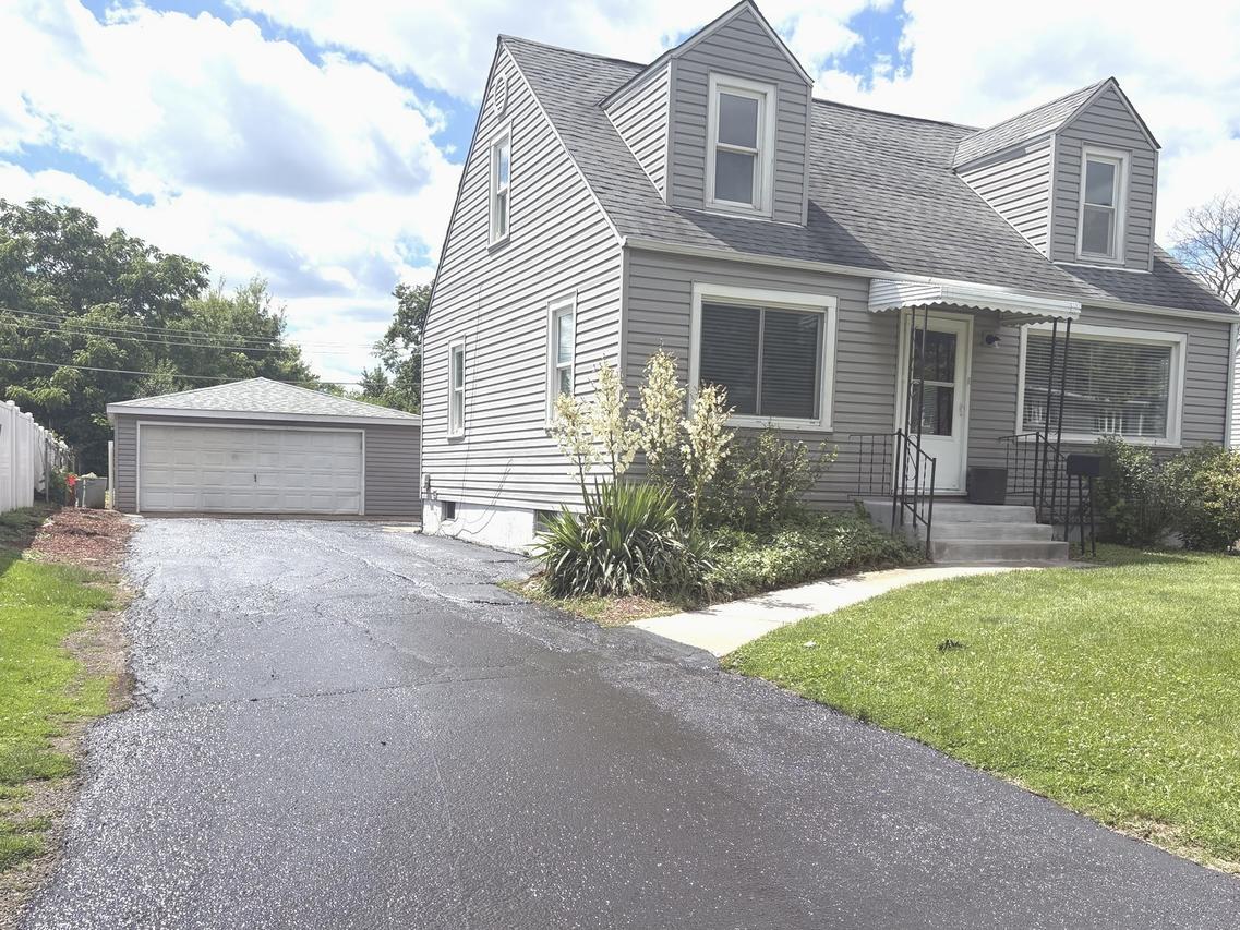 506 N Douglas Ave., Villa Park, IL 60181