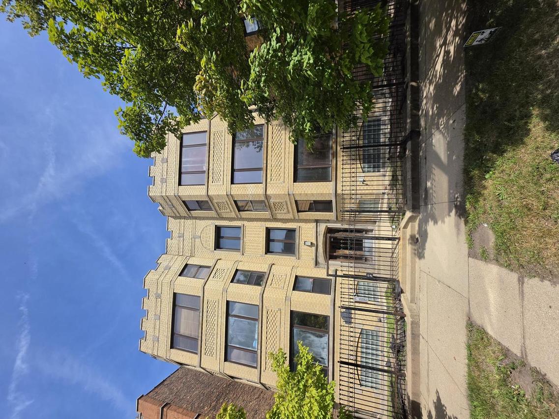 1748 E 73rd Pl. #2E, Chicago, IL 60649