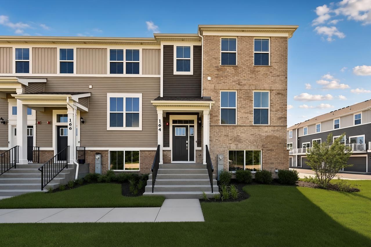 164 E Berkshire Dr., Crystal Lake, IL 60014