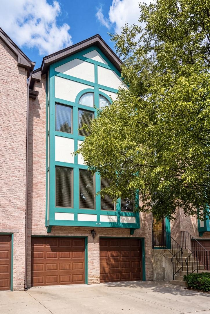 909 W Essex Pl., Arlington Heights, IL 60004